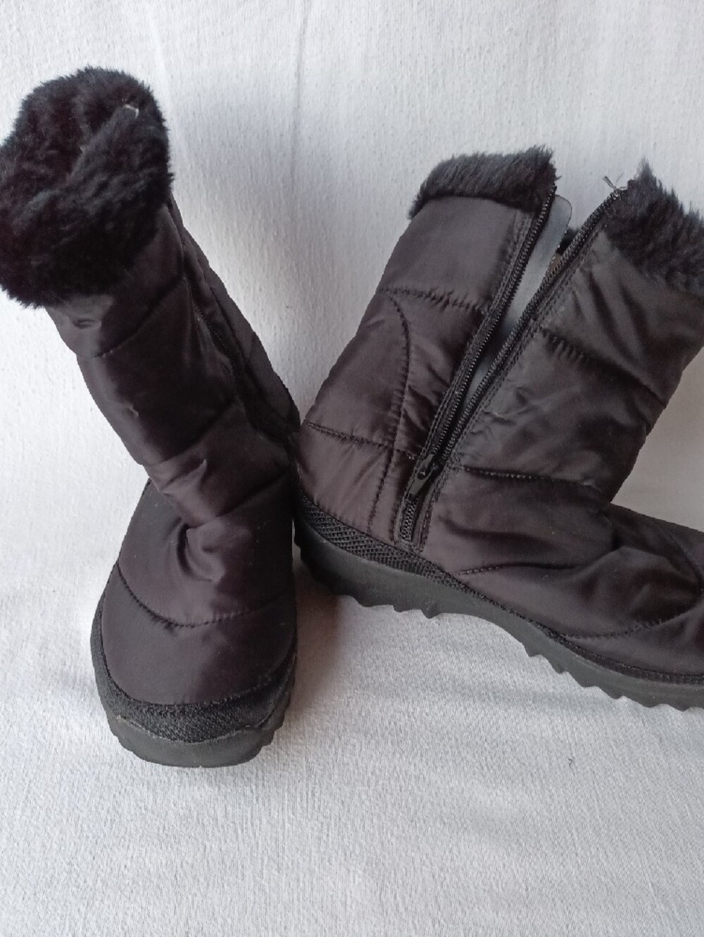Women's Black Insulated Zip-up Winter Boot with Faux Fur Trim -Size 7